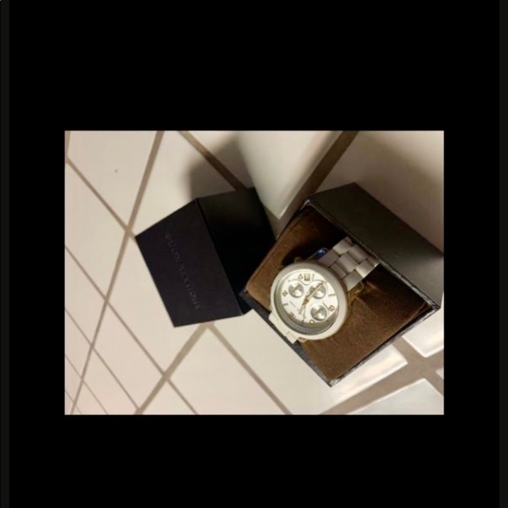 Mk watch